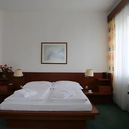 Popelka 4* Prague